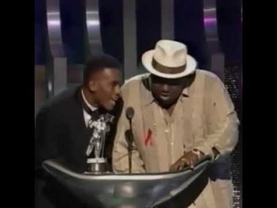 BIGGIE SMALLS SHAKES MICHAEL JACKSONS HAND AT AWARD SHOW !!