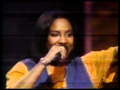 MC  Lyte – I Go On (Live)